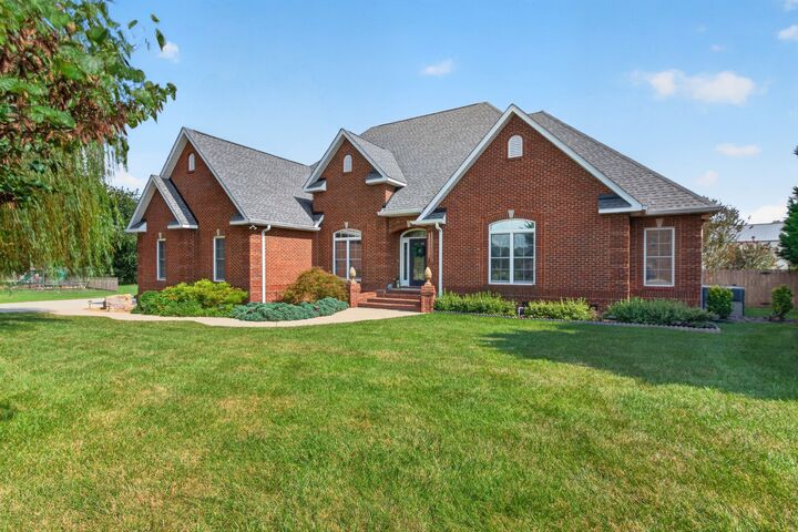 Property Photo: 413 Settlers Trce TN 37388