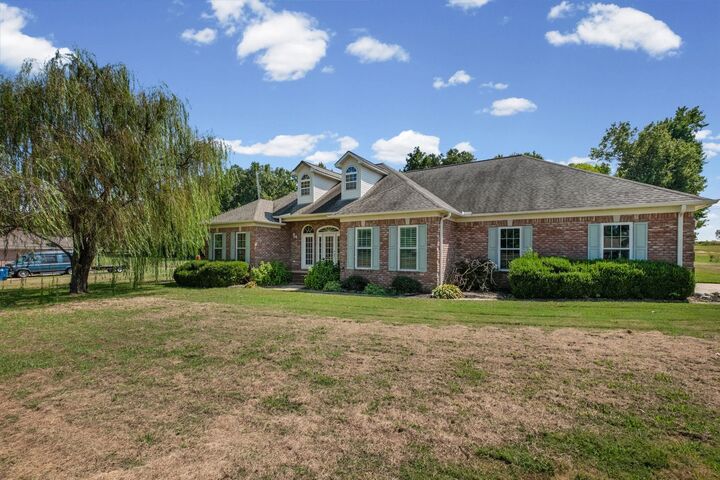 Property Photo: 371 Brierhedge Rd TN 38019