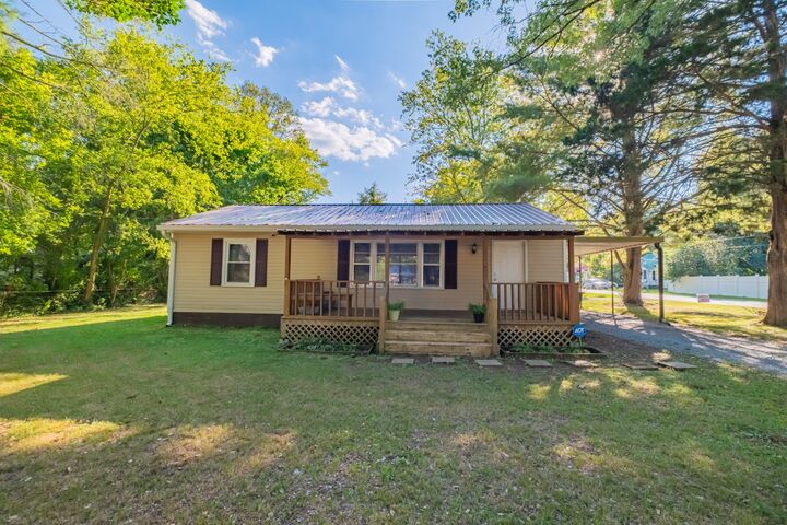 Property Photo:  200 Gentry St  TN 37388 