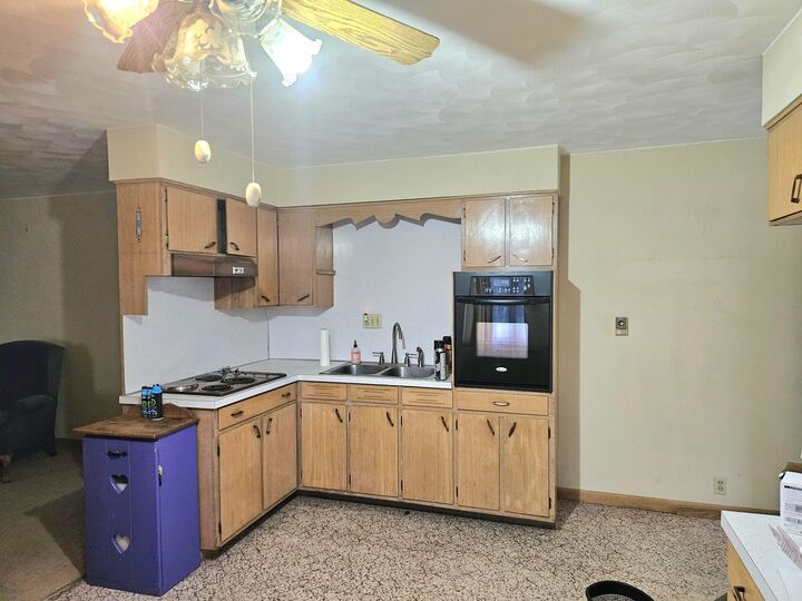 Property Photo:  906 Cedar St  IA 52761 