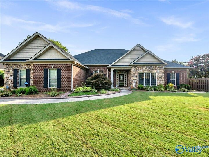 Property Photo: 102 River Laurel Way AL 35811