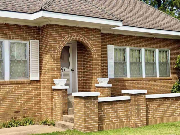 Property Photo: 917 S Main Street OK 74631