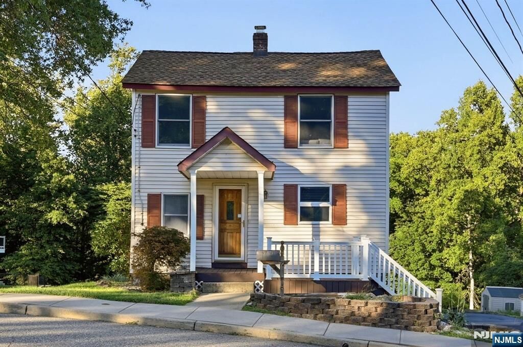 Property Photo:  72 Arch Street  NJ 07405 