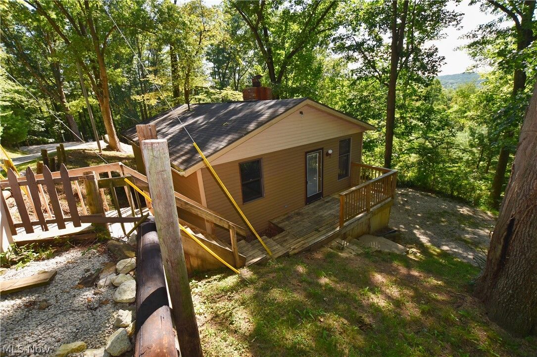 Property Photo: 7923 Lakeview Drive SW OH 44615