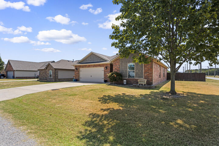 Property Photo:  1508 W 11th Street  OK 74344 