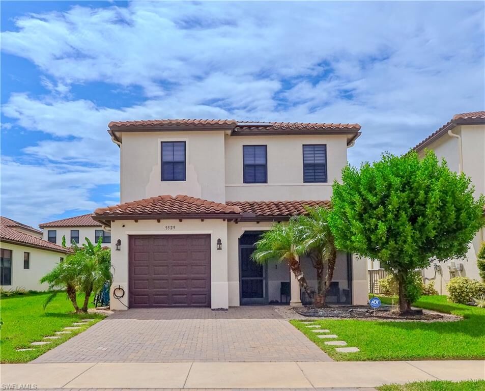 Property Photo: 5529 Aquila Ave FL 34142