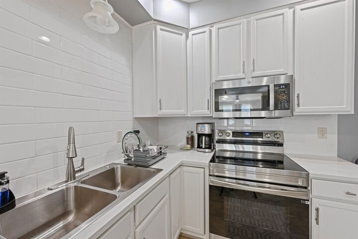 Property Photo:  1044 North Avenue  VT 05408 