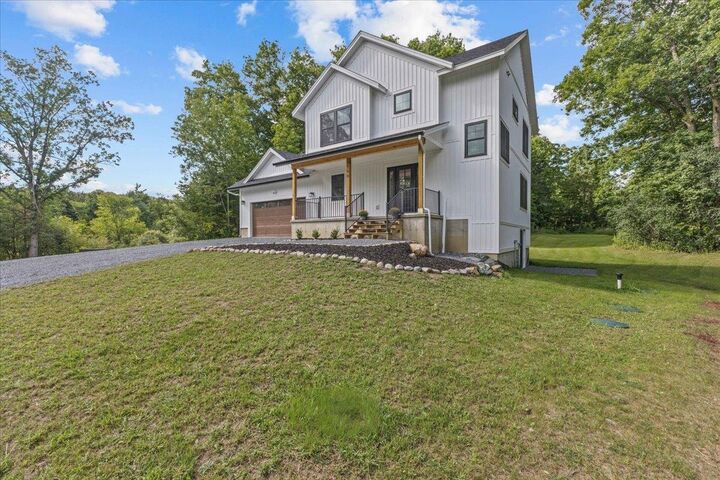 Property Photo:  100 Leos Lane  VT 05478 