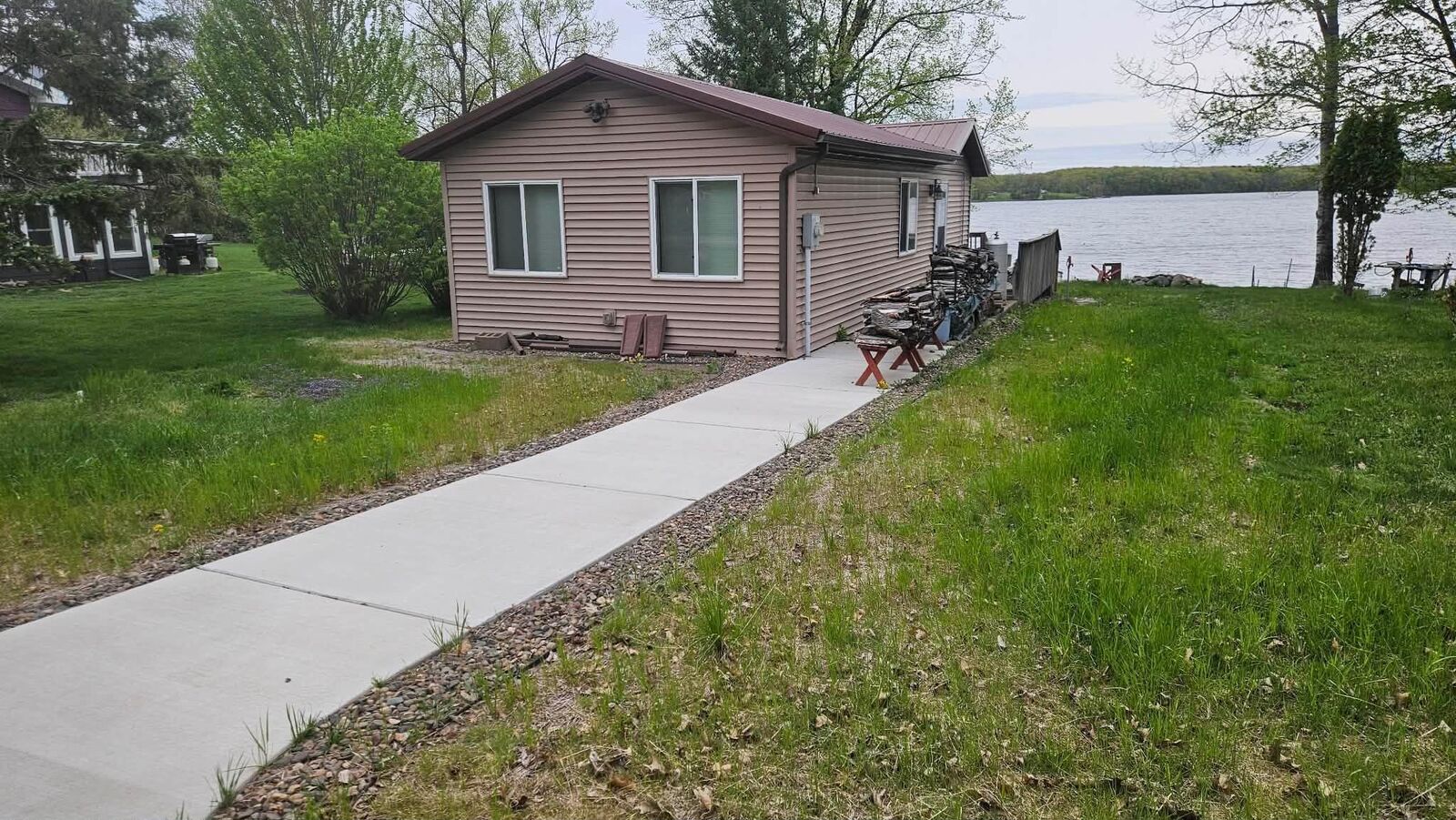 Property Photo:  