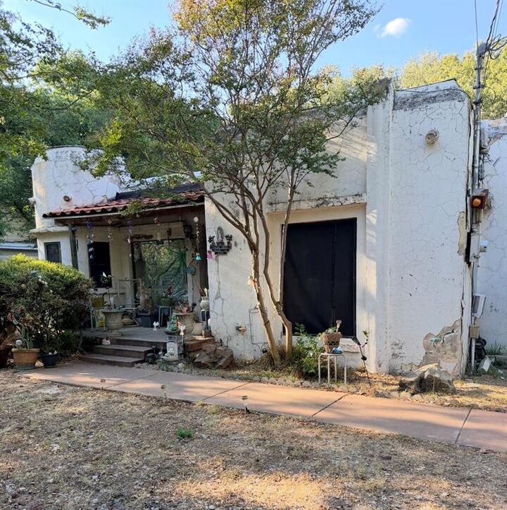 Property Photo: 2819 Hollis Street TX 76111