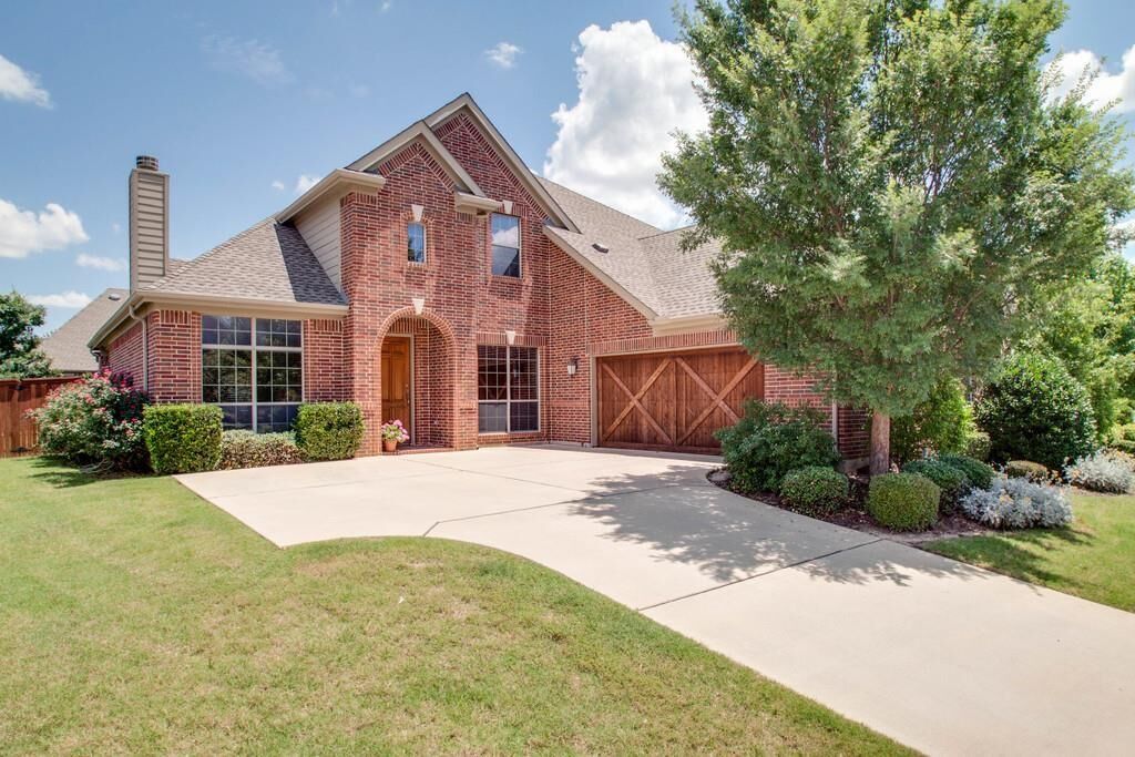 Property Photo: 811 Ethan Road TX 76226