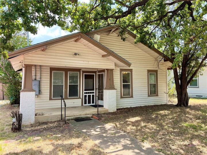 Property Photo: 2202 Avenue E TX 76801