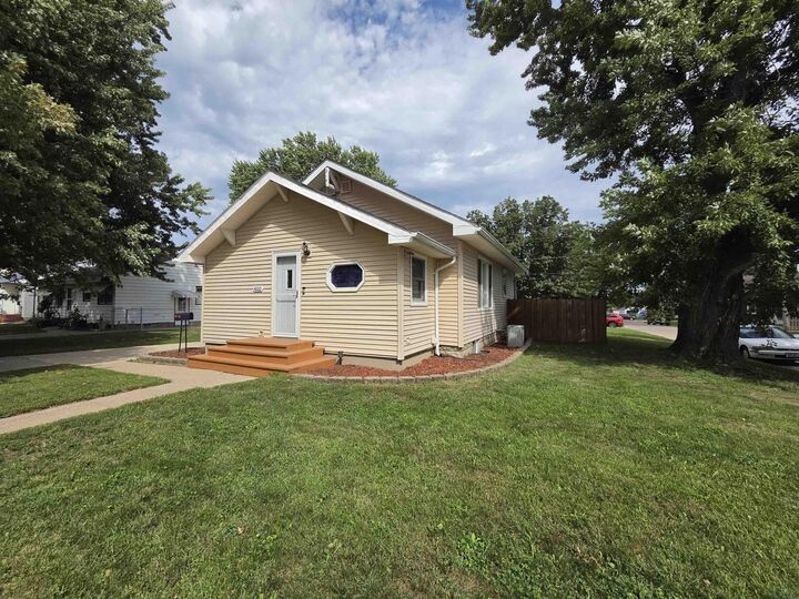 Property Photo: 4000 Jefferson St. IA 51108
