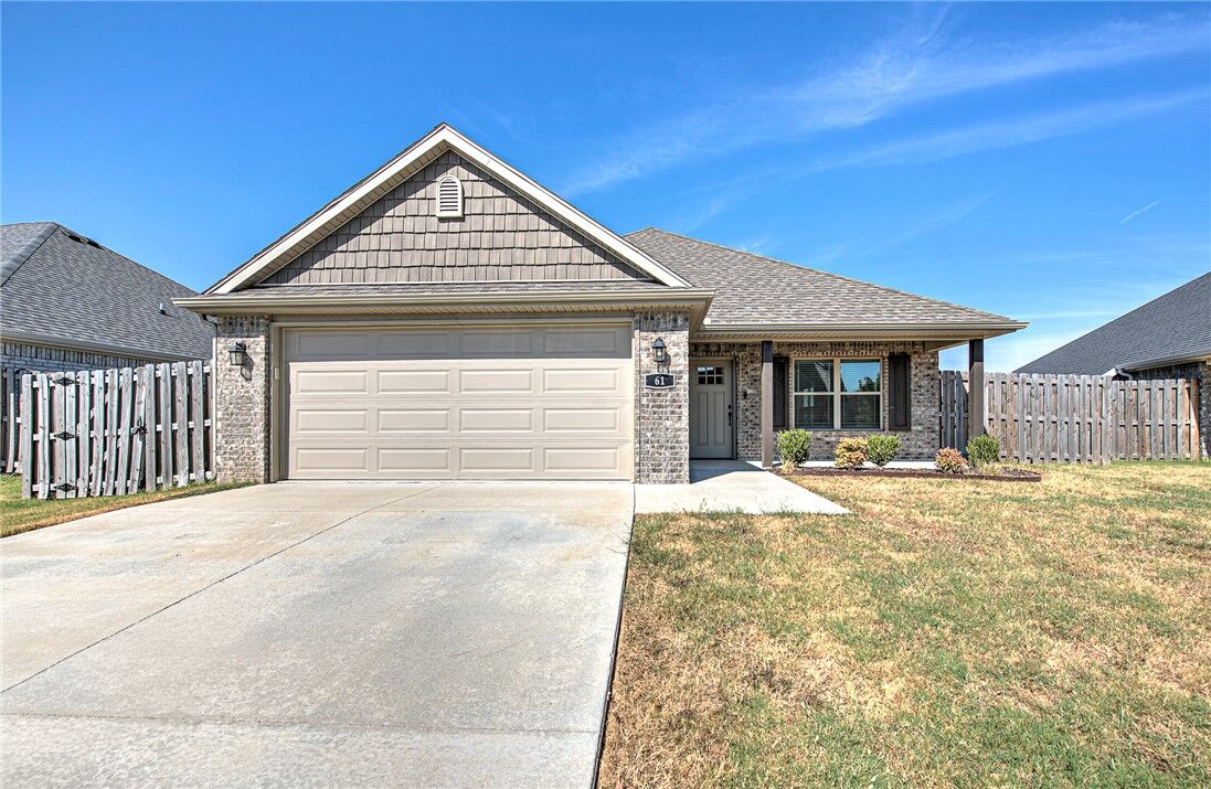 Property Photo:  61 N Manhattan Way  AR 72704 