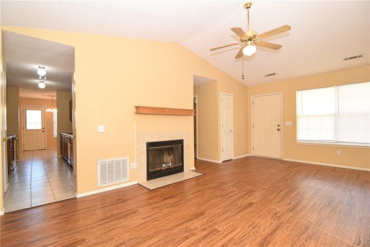 Property Photo:  203 SE 16th Street  AR 72712 