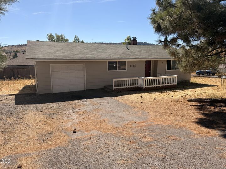 Property Photo:  1124 N 7th Street  OR 97601 