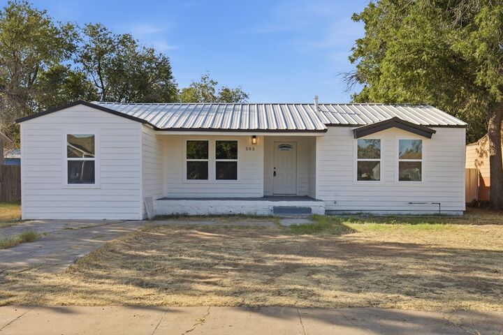 Property Photo: 505 35th St TX 79762