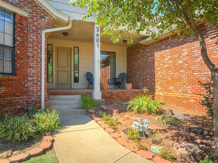 Property Photo:  2601 Ashebriar Lane  OK 73034 