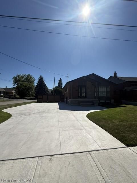 Property Photo:  29 Battlefield Avenue 2  ON L8G 1V1 