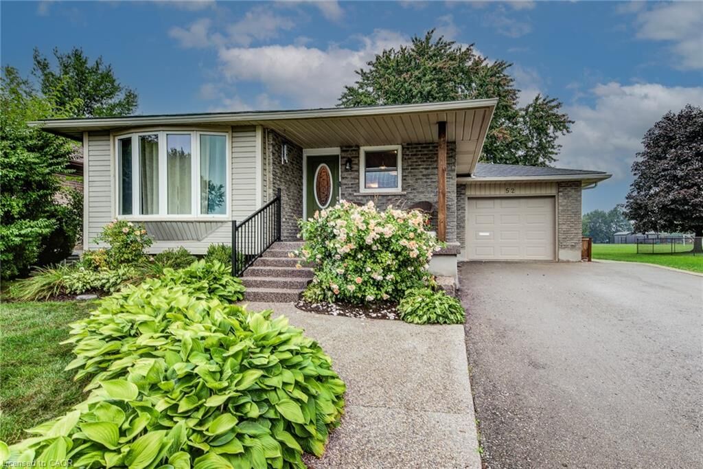 Property Photo:  52 Mockingbird Drive  ON N3B 3A6 