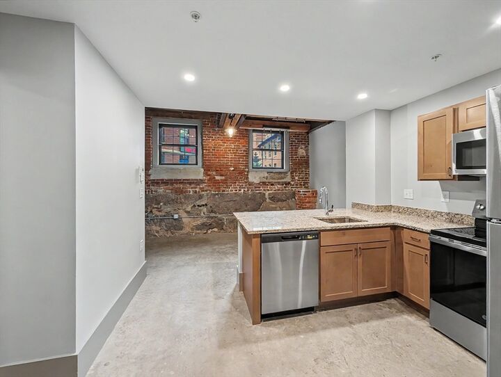 Property Photo: 90 Grove St Ll3 MA 01605
