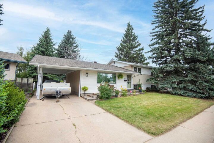 Property Photo:  7 Martin Close  AB T4N 0G9 