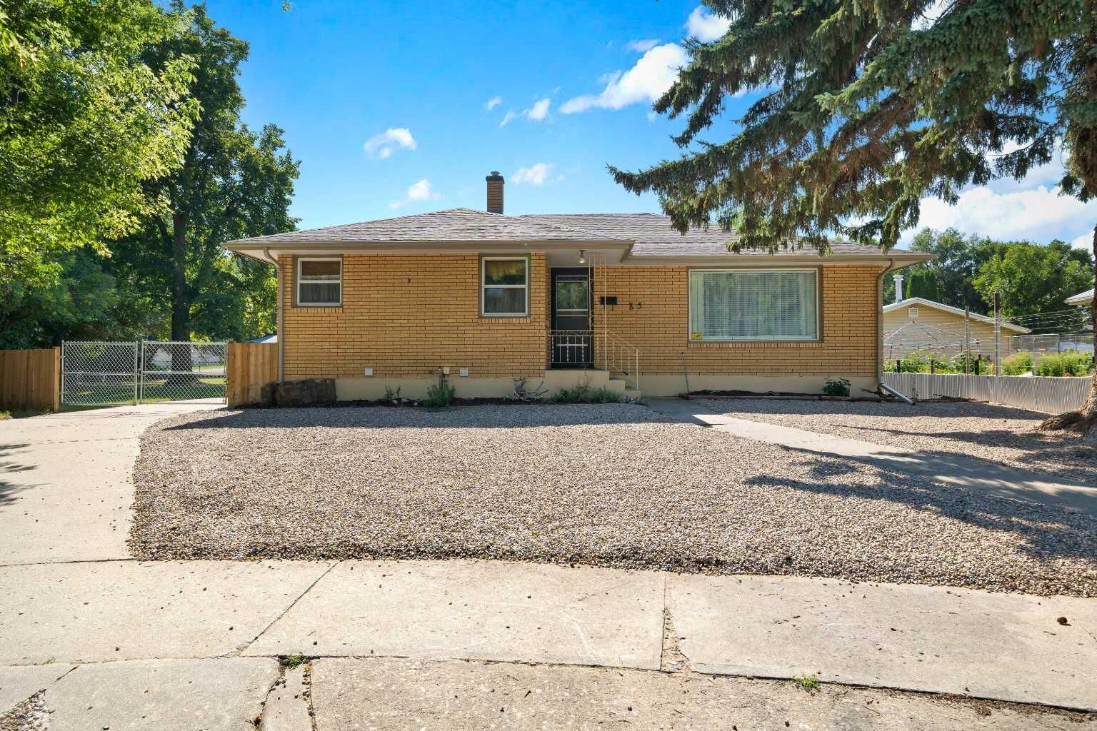 Property Photo:  85 Huckvale Crescent SW  AB T1C 0A6 