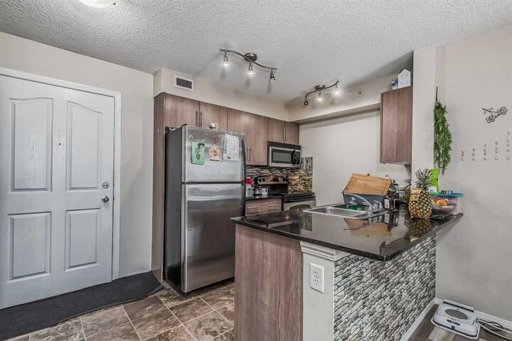 Property Photo:  7110 80 Avenue NE 408  AB T3J 0N4 