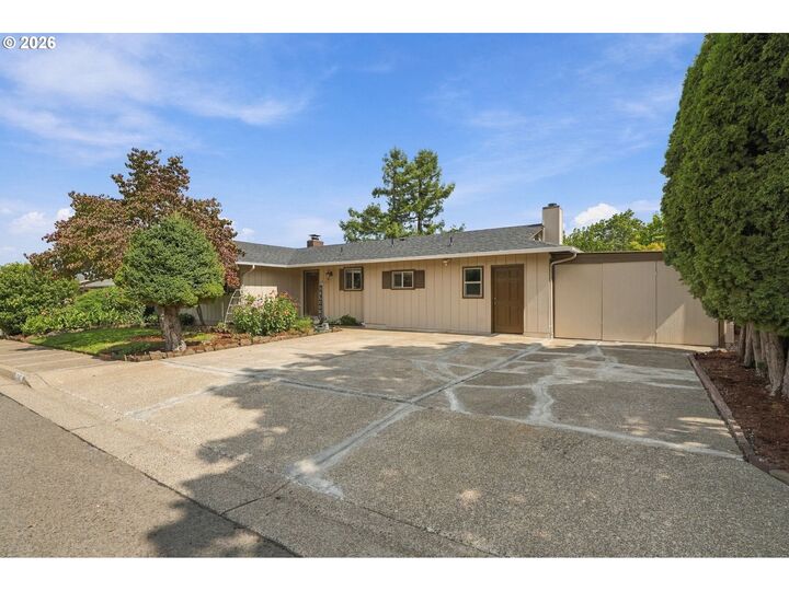 Property Photo:  2047 Orr Ln  OR 97405 
