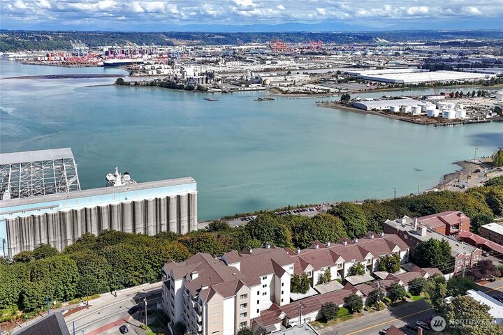 Property Photo: 1 Broadway 315 WA 98402