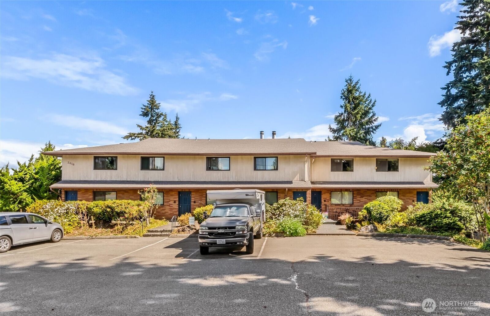 Property Photo: 2418 Euclid Avenue 6 WA 98203