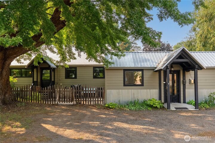 Property Photo:  1102  Methow Valley Highway E  WA 98856 
