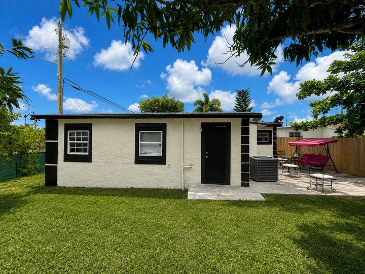 Property Photo: 101 NW 13th Avenue FL 33435
