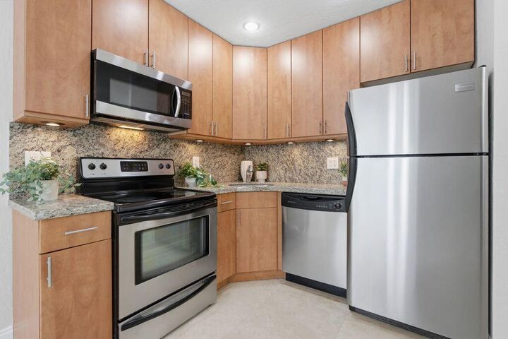 Property Photo: 1872 NE 46th Street D10 FL 33308