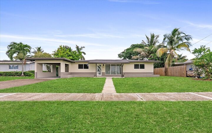 Property Photo:  256 Greenbrier Drive  FL 33461 