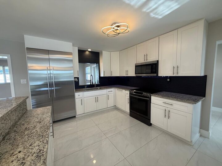 Property Photo:  4901 NE 13th Terrace  FL 33334 