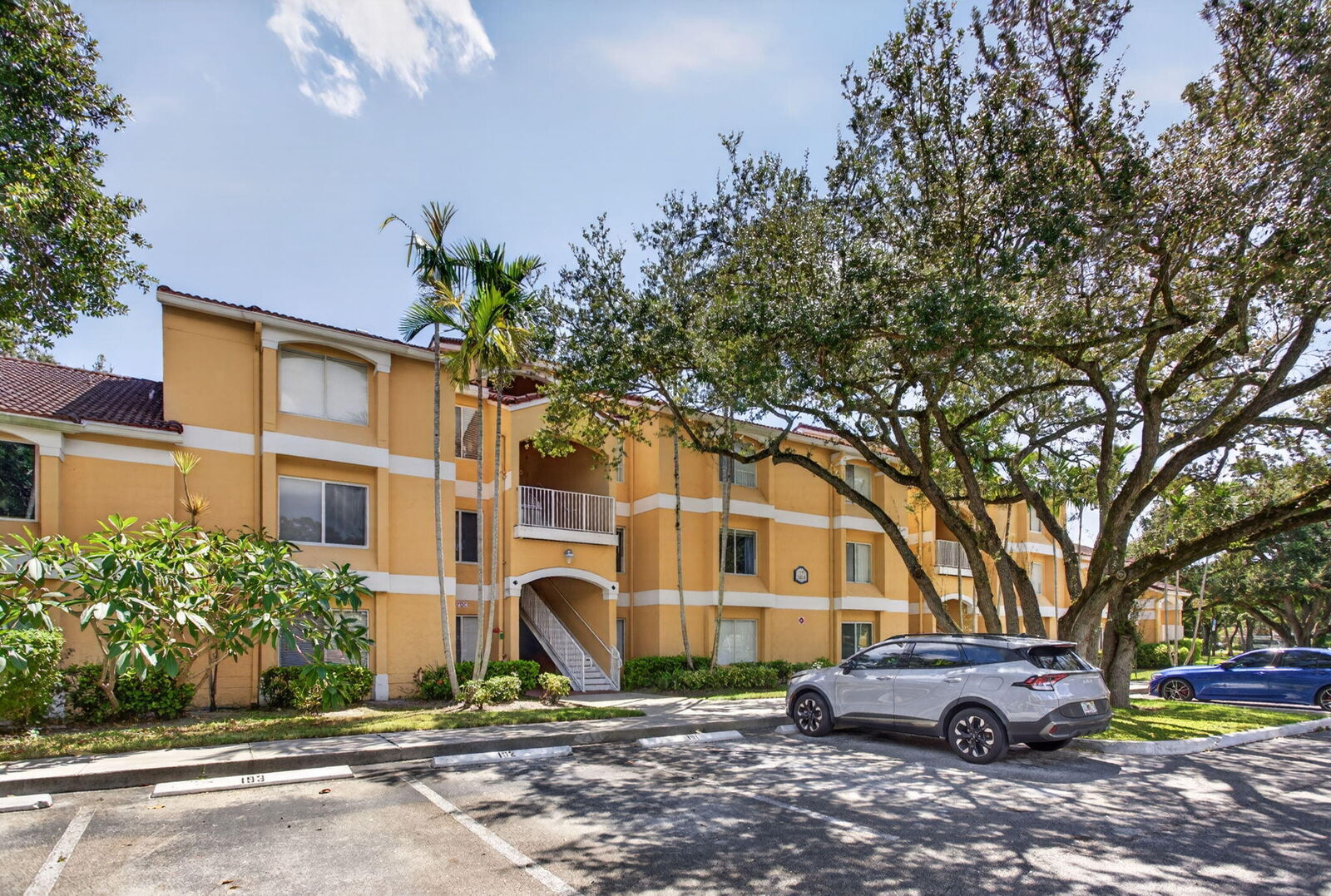 Property Photo:  2425 NW 33rd Street NW 1309  FL 33309 