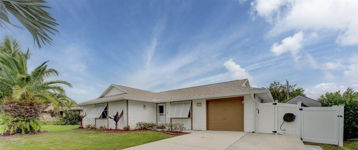 Property Photo:  637 SW Granadeer Street  FL 34983 