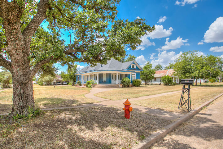 Property Photo:  601 N 10th Street  TX 76821 