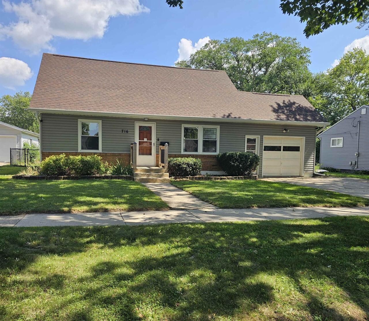 Property Photo: 716 N Arch Street WI 53548