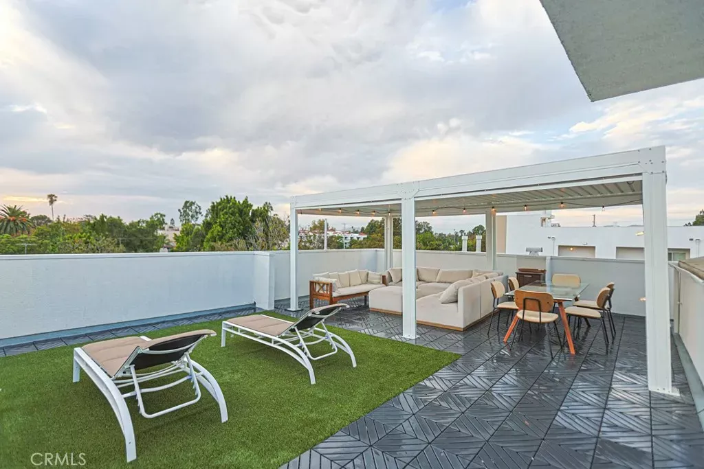 Property Photo: 4326 Babcock 305 CA 91604