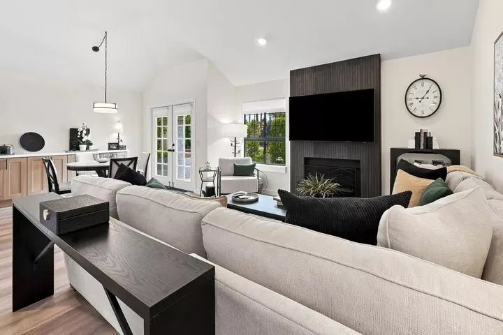 Property Photo: 126 Avellino Circle CA 92211