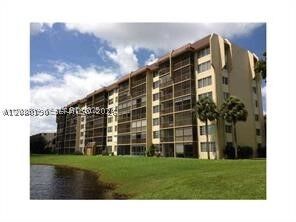 Property Photo:  3150 W Rolling Hills Cir 403  FL 33328 