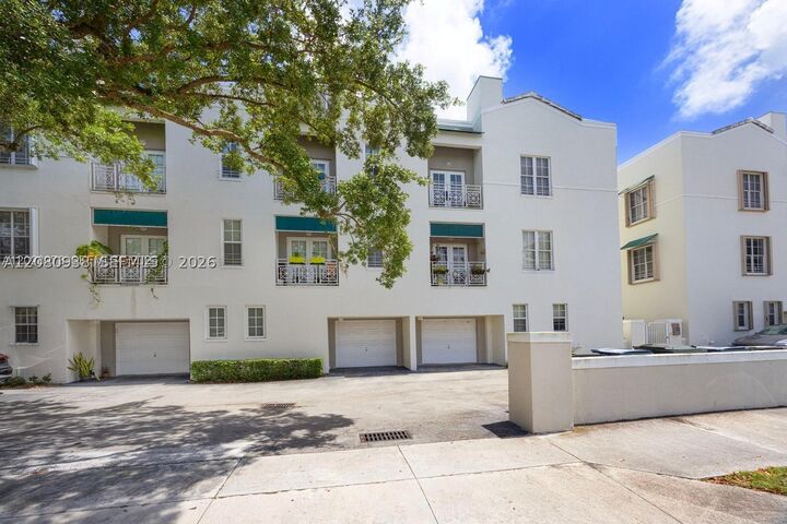 Property Photo: 5801 SW 74th Ter 3 FL 33143