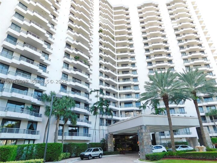 Property Photo: 3300 NE 191 St 1002 FL 33180