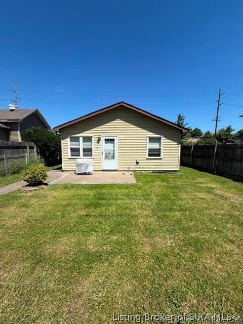 Property Photo: 220 E Market Street IN 47130
