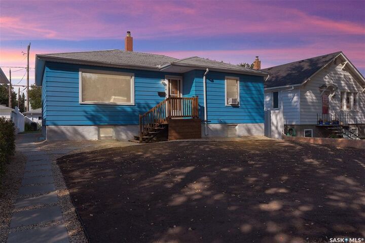 Property Photo:  210 Broadway Avenue  SK S4N 1B3 