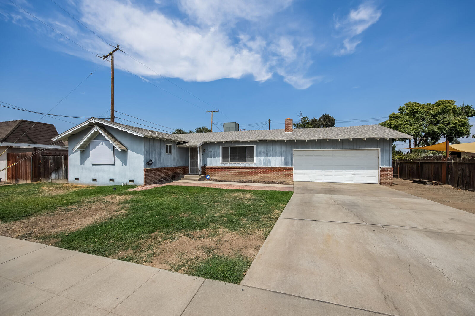 Property Photo:  1612 W Caldwell Avenue  CA 93277 