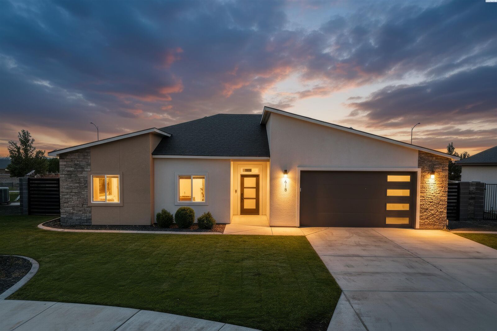 Property Photo:  618 Caridad Court  WA 99301 