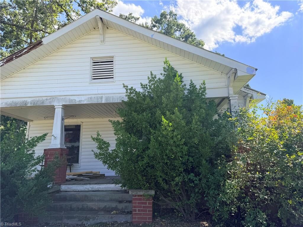 Property Photo:  1534 Skeet Club Road  NC 27265 